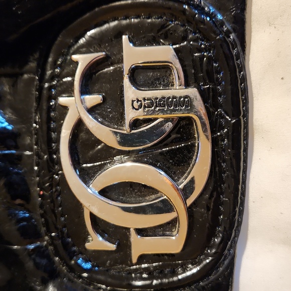 Authenticated GUESS purse - Picture 4 of 4
